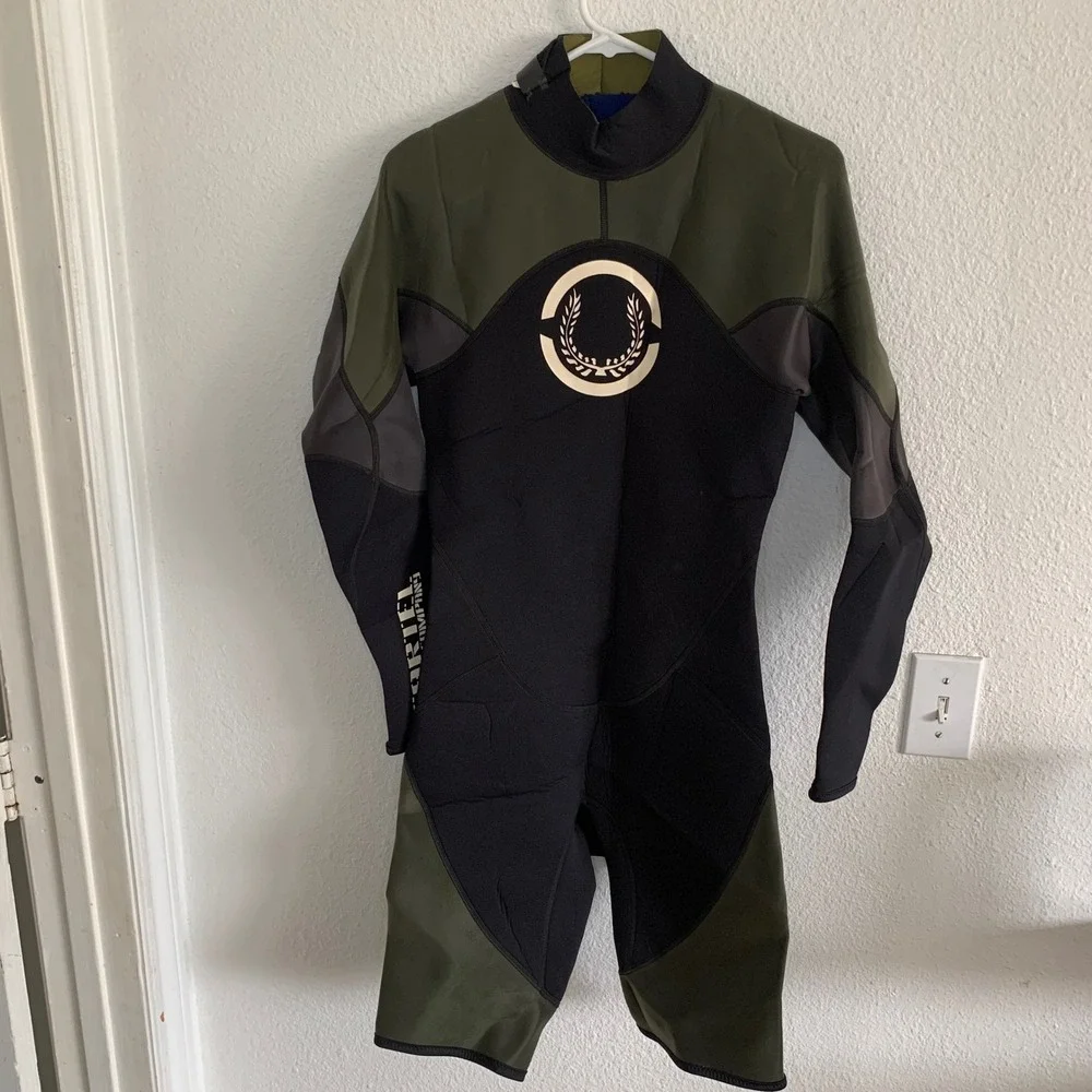 Aleeda Cartel Board Company Mens Wetsuit LT Olive Black Long Sleeve Shorty USA